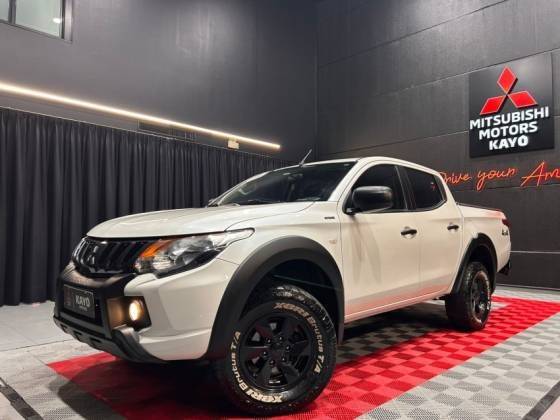 MITSUBISHI L200 TRITON 2.4 16V TURBO DIESEL OUTDOOR GLS CD 4X4 AUTOMÁTICO MITSUBISHI L200 TRITON 2.4 16V TURBO DIESEL OUTDOOR GLS CD 4X4 AUTOMÁTICO